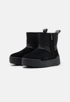 UGG Damen Stiefel "Classic Tech Mini" - Snowboot/Winterstiefel - Black -Gerry Weber Verkäufe 8df7a593a618455389f9268a58b282e5