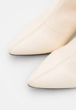 WIDE FIT LIBERTINE - Stiefel - White 11 WIDE FIT LIBERTINE - Stiefel - White -Gerry Weber Verkäufe d4fcdca6d5994e29974e0c0a6ffc4c91